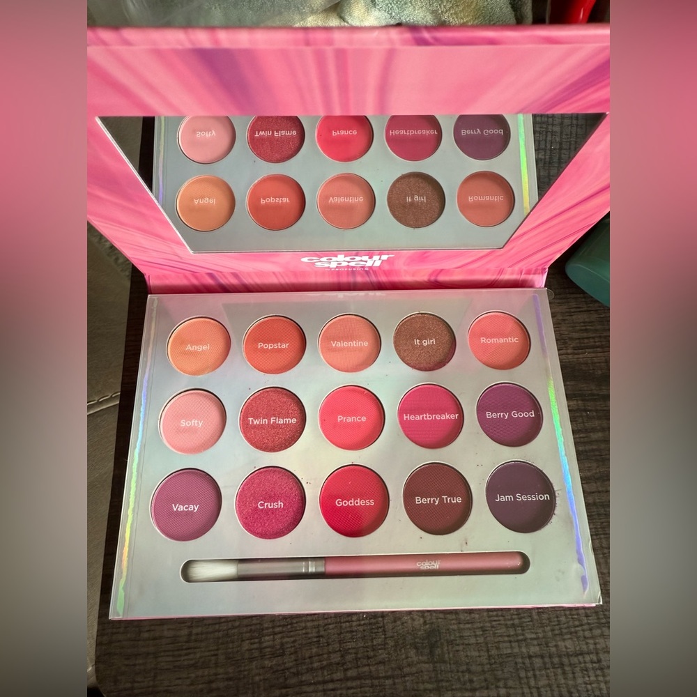 Colour Spell Palette “berry into hue”